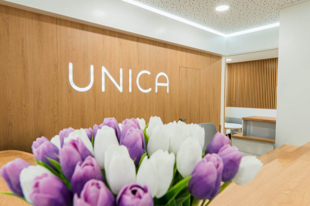 Blumen in der Unica Klinik in der Tschechischen Republik – eine angenehme Atmosphäre und eine entspannende Umgebung für Patienten